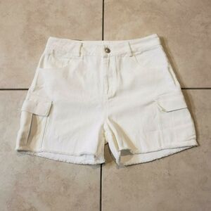 Princess Polly WALLACE CARGO SHORT WHITE used size 6